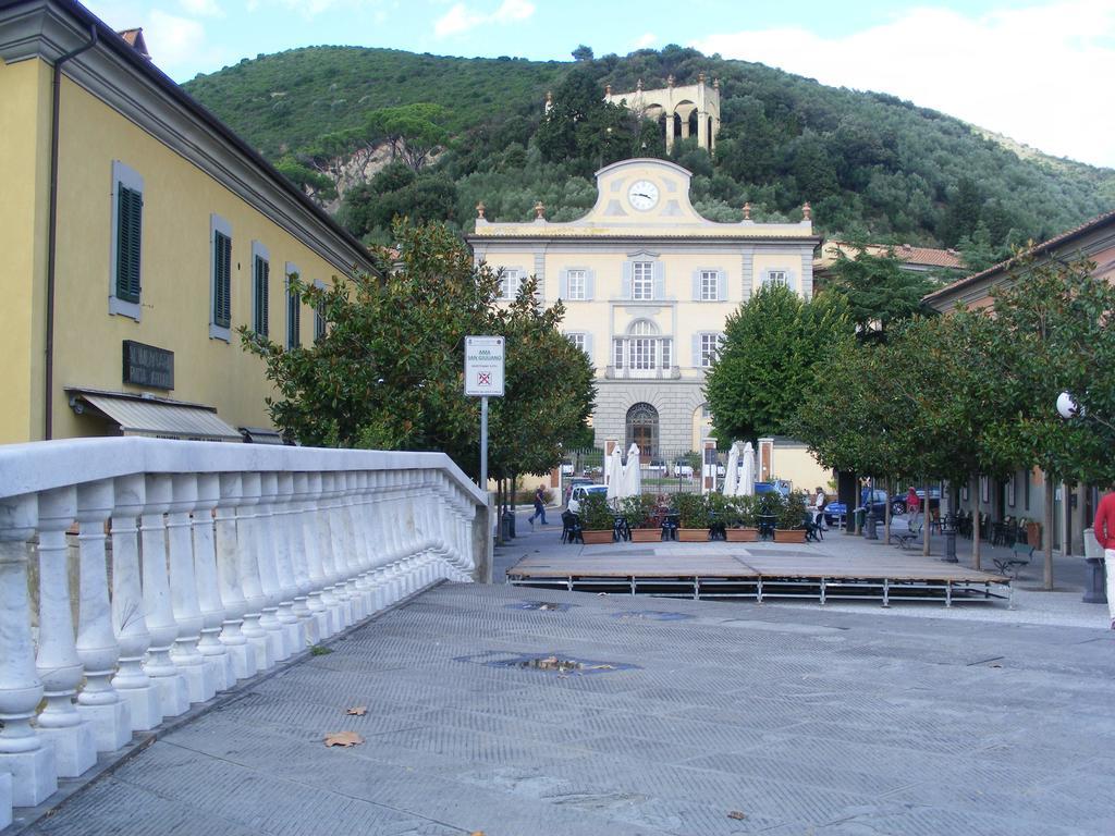 Отель Casa Marchi Баньи-ди-Лукка Экстерьер фото